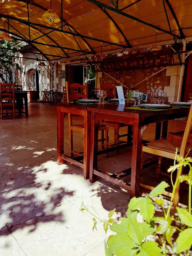 Mas Des Vertes Rives Acomodação com café da manhã Châteauneuf-de-Gadagne Exterior foto